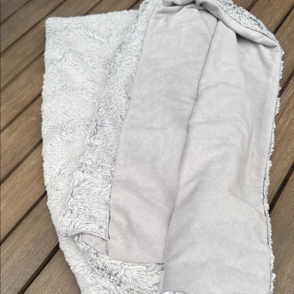 West Elm Faux Fur Throw Blanket – Gray Wave Pattern